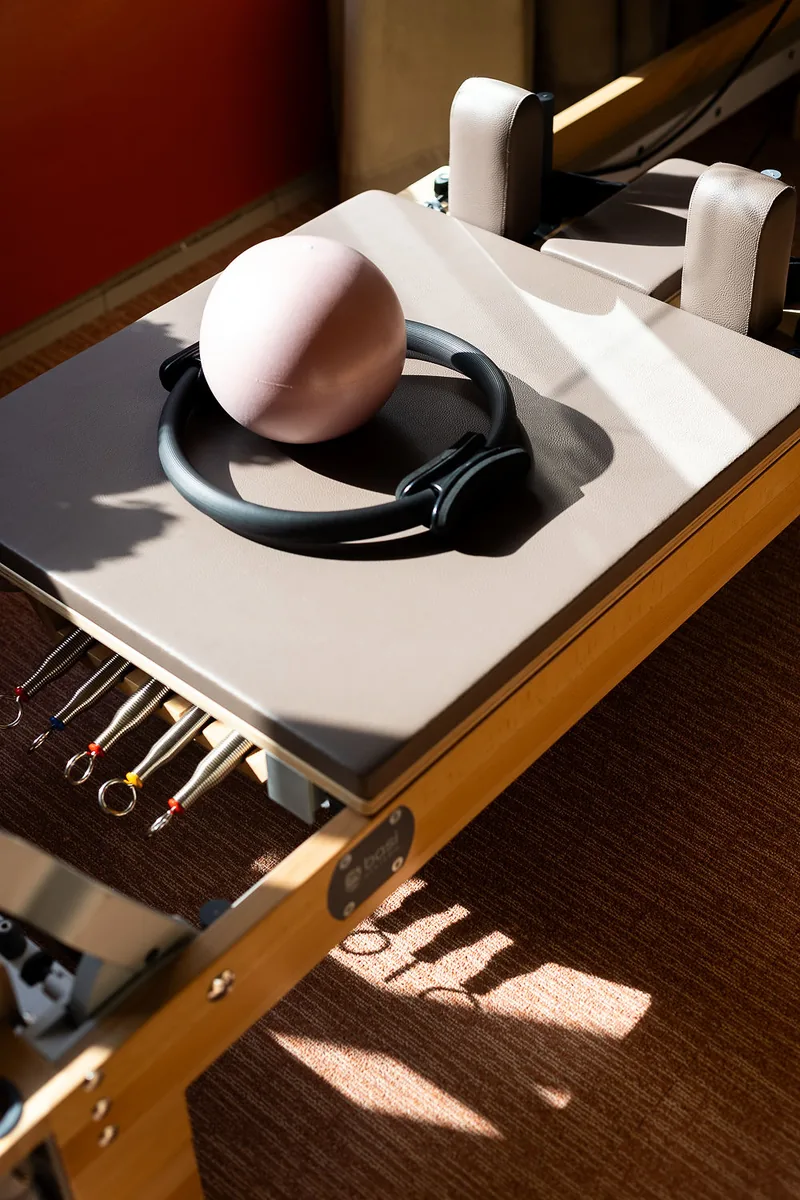 Pilates lopta i ring na reformeru